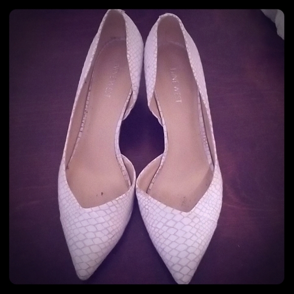 White low heel points - Picture 1 of 4